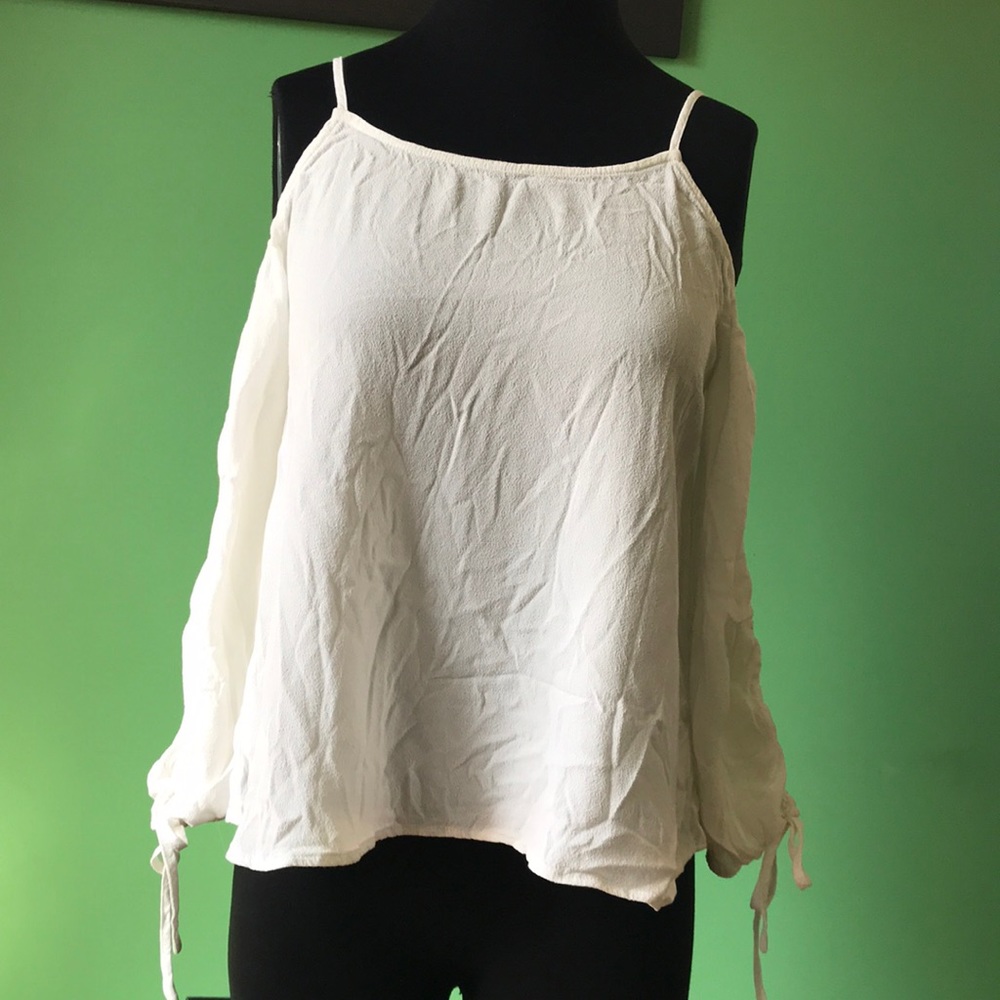 🤍🤍Express Cold Shoulder Top🤍🤍